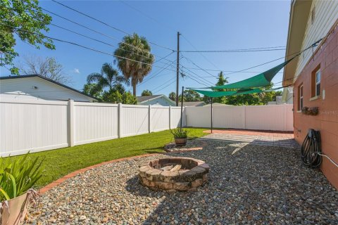 House in Saint Petersburg, Florida 3 bedrooms, 106.56 sq.m. № 1883315 - photo 8