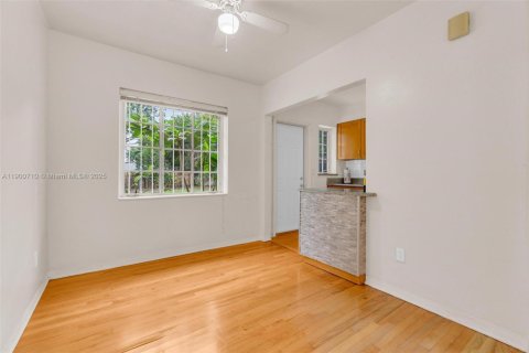 Снять в аренду виллу или дом в Майами, Флорида 2 спальни, 98.48м2, № 1956023 - фото 7