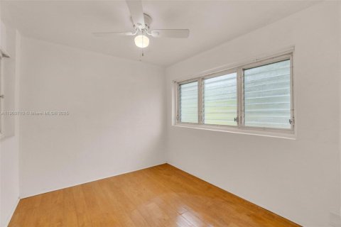 Снять в аренду виллу или дом в Майами, Флорида 2 спальни, 98.48м2, № 1956023 - фото 14