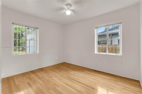 Снять в аренду виллу или дом в Майами, Флорида 2 спальни, 98.48м2, № 1956023 - фото 13