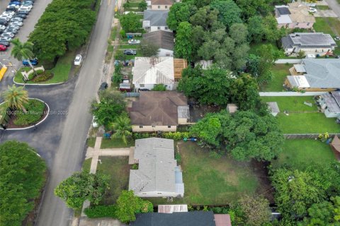 Снять в аренду виллу или дом в Майами, Флорида 2 спальни, 98.48м2, № 1956023 - фото 9