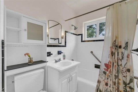 Снять в аренду виллу или дом в Майами, Флорида 2 спальни, 98.48м2, № 1956023 - фото 12