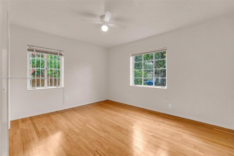 Снять в аренду виллу или дом в Майами, Флорида 2 спальни, 98.48м2, № 1956023 - фото 11