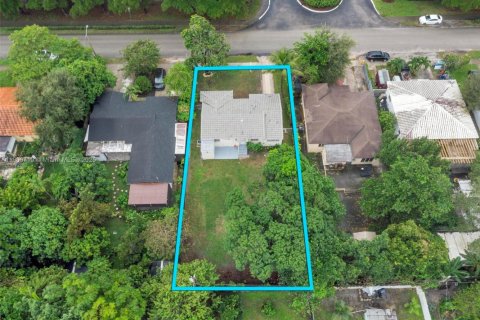 Снять в аренду виллу или дом в Майами, Флорида 2 спальни, 98.48м2, № 1956023 - фото 3