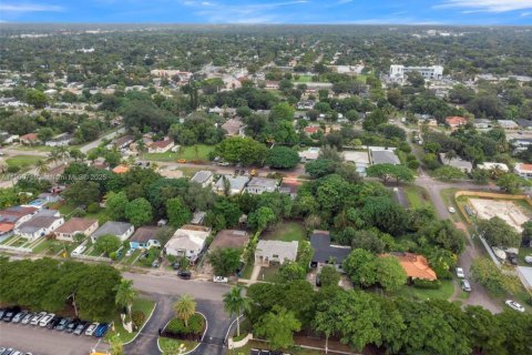 Снять в аренду виллу или дом в Майами, Флорида 2 спальни, 98.48м2, № 1956023 - фото 29