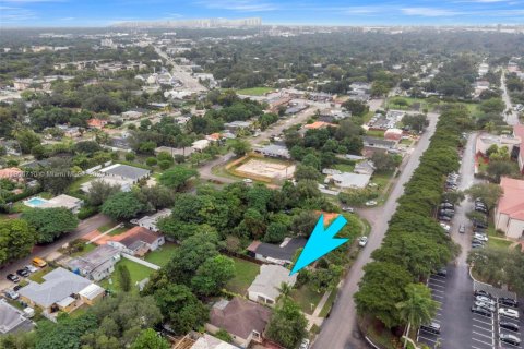 Снять в аренду виллу или дом в Майами, Флорида 2 спальни, 98.48м2, № 1956023 - фото 23