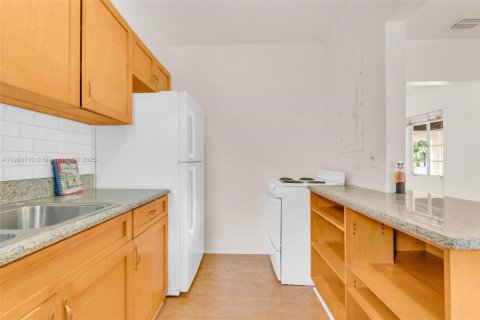 Снять в аренду виллу или дом в Майами, Флорида 2 спальни, 98.48м2, № 1956023 - фото 22