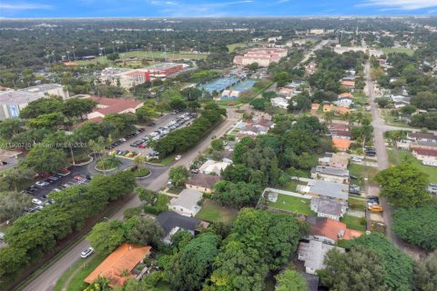 Снять в аренду виллу или дом в Майами, Флорида 2 спальни, 98.48м2, № 1956023 - фото 27