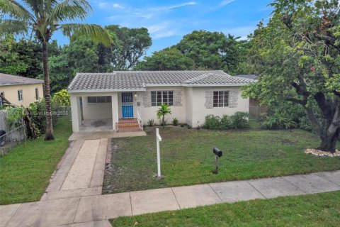 Снять в аренду виллу или дом в Майами, Флорида 2 спальни, 98.48м2, № 1956023 - фото 18