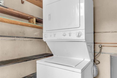 Снять в аренду виллу или дом в Майами, Флорида 2 спальни, 98.48м2, № 1956023 - фото 17