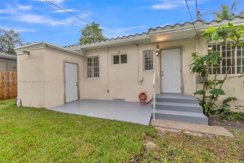 Снять в аренду виллу или дом в Майами, Флорида 2 спальни, 98.48м2, № 1956023 - фото 16