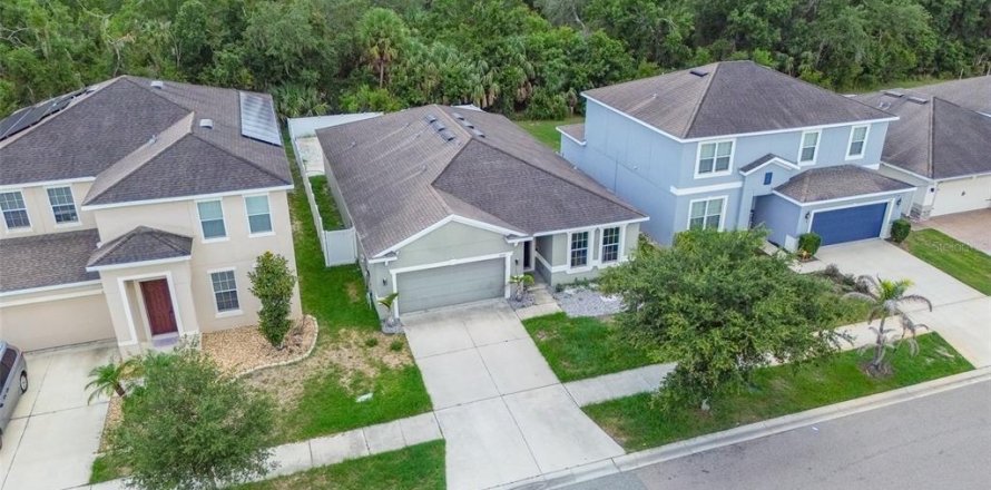 Villa ou maison à Gibsonton, Floride 4 chambres, 187.29 m2 № 2227527