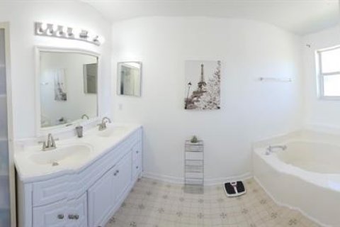 House in Kissimmee, Florida 6 bedrooms, 328.32 sq.m. № 1733529 - photo 9