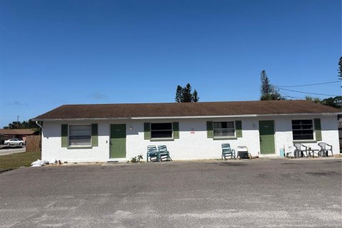 Immobilier commercial à vendre à Bradenton, Floride: 6 chambres, 184.69 m2 № 1620374 - photo 1