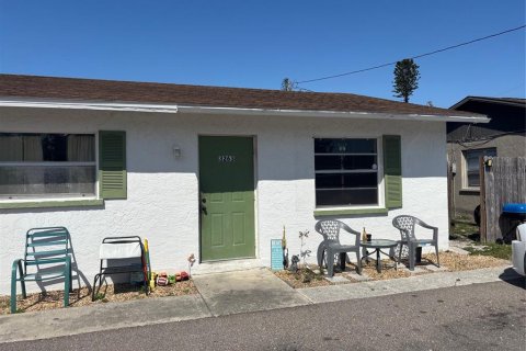 Immobilier commercial à vendre à Bradenton, Floride: 6 chambres, 184.69 m2 № 1620374 - photo 2