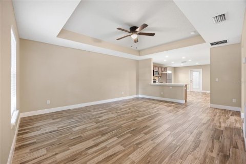 House in Eustis, Florida 3 bedrooms, 126.63 sq.m. № 1841599 - photo 3