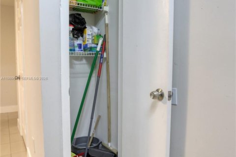 Copropriété à louer à Miami, Floride: 1 chambre, 77.85 m2 № 2051612 - photo 10