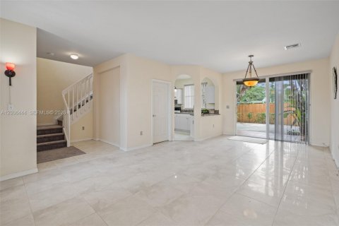 Touwnhouse à louer à Homestead, Floride: 2 chambres, 110.55 m2 № 2072947 - photo 4
