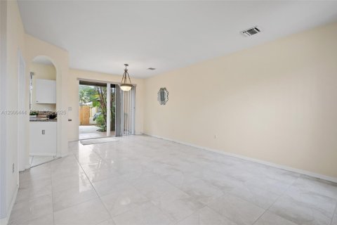 Touwnhouse à louer à Homestead, Floride: 2 chambres, 110.55 m2 № 2072947 - photo 3