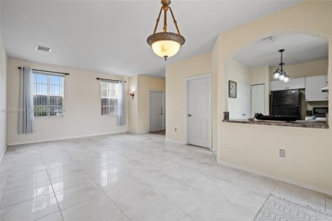 Touwnhouse à louer à Homestead, Floride: 2 chambres, 110.55 m2 № 2072947 - photo 5