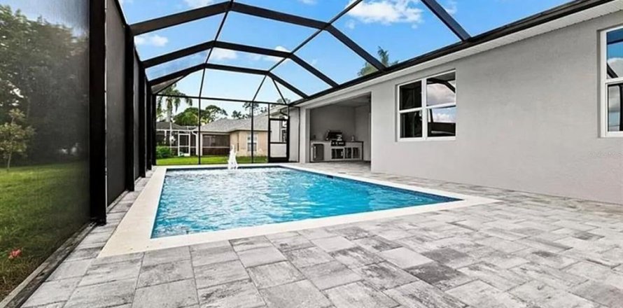 House in Cape Coral, Florida 3 bedrooms, 160.35 sq.m. № 2108733