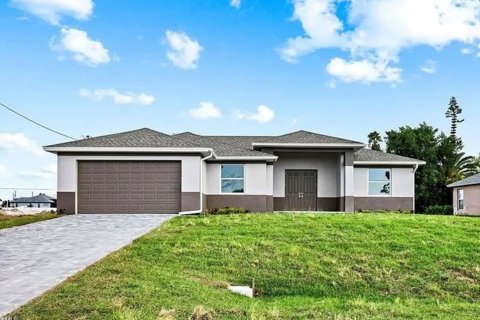 House in Cape Coral, Florida 3 bedrooms, 160.35 sq.m. № 2108733 - photo 10