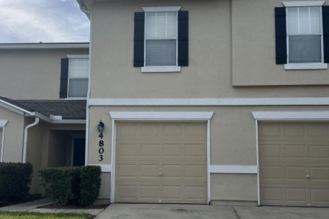 Снять в аренду кондоминиум в Флеминг-Айленд, Флорида 3 спальни, 138.61м2, № 802056 - фото 1