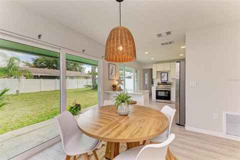Casa en venta en Bradenton, Florida, 2 dormitorios, 98.01 m2 № 1916117 - foto 8