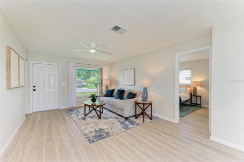 Casa en venta en Bradenton, Florida, 2 dormitorios, 98.01 m2 № 1916117 - foto 4