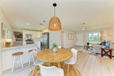 Casa en venta en Bradenton, Florida, 2 dormitorios, 98.01 m2 № 1916117 - foto 9