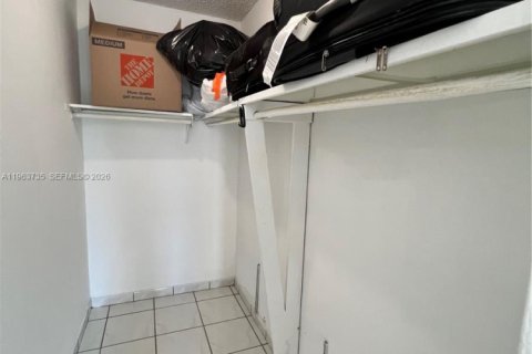 Apartamento en alquiler en Miami, Florida, 3 dormitorios, 95.13 m2 № 2079310 - foto 21