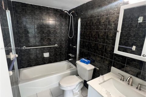 Apartamento en alquiler en Miami, Florida, 3 dormitorios, 95.13 m2 № 2079310 - foto 13