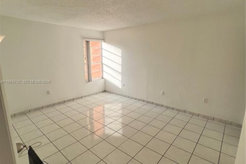 Apartamento en alquiler en Miami, Florida, 3 dormitorios, 95.13 m2 № 2079310 - foto 19