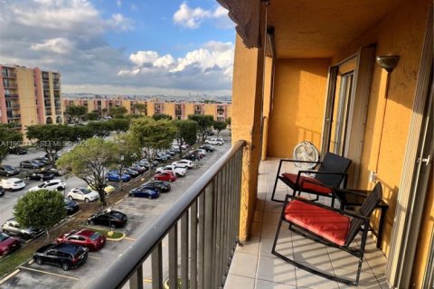 Apartamento en alquiler en Miami, Florida, 3 dormitorios, 95.13 m2 № 2079310 - foto 5