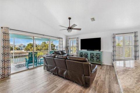 Casa en venta en Hernando Beach, Florida, 4 dormitorios, 142.51 m2 № 1524218 - foto 5