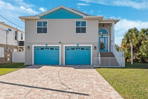 Villa ou maison à vendre à Hernando Beach, Floride: 4 chambres, 142.51 m2 № 1524218 - photo 1
