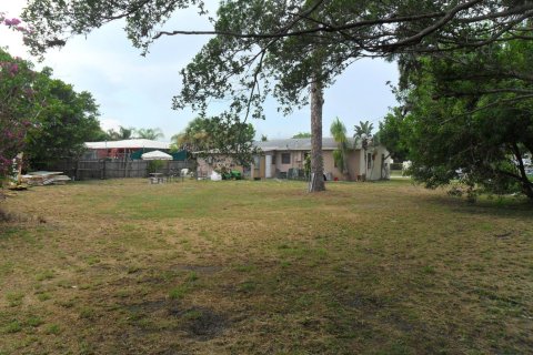 House in Lake Park, Florida 3 bedrooms, 103.12 sq.m. № 2387998 - photo 13