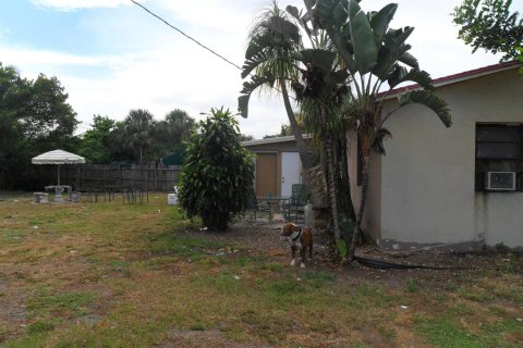 House in Lake Park, Florida 3 bedrooms, 103.12 sq.m. № 2387998 - photo 12