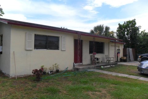 House in Lake Park, Florida 3 bedrooms, 103.12 sq.m. № 2387998 - photo 7