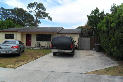House in Lake Park, Florida 3 bedrooms, 103.12 sq.m. № 2387998 - photo 6