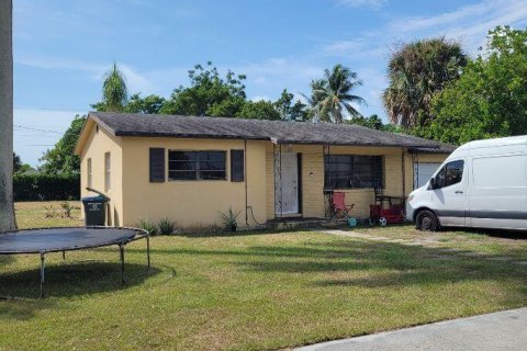 House in Lake Park, Florida 3 bedrooms, 103.12 sq.m. № 2387998