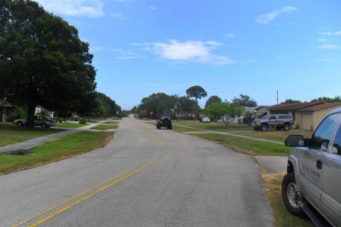 House in Lake Park, Florida 3 bedrooms, 103.12 sq.m. № 2387998 - photo 3
