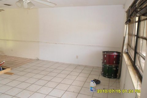 House in Lake Park, Florida 3 bedrooms, 103.12 sq.m. № 2387998 - photo 18