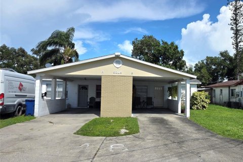 Commercial property in Bradenton, Florida 4 bedrooms, 133.78 sq.m. № 2353329