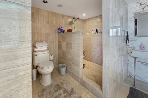 Condo in Tampa, Florida, 3 bedrooms  № 1640010 - photo 11