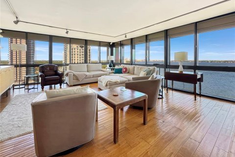 Condo in Tampa, Florida, 3 bedrooms  № 1640010 - photo 2