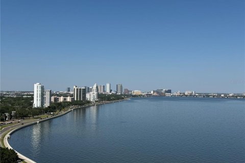 Condo in Tampa, Florida, 3 bedrooms  № 1640010 - photo 1