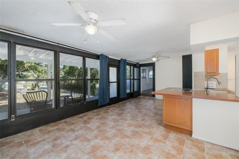 House in Holiday, Florida 2 bedrooms, 181.72 sq.m. № 2424255 - photo 14