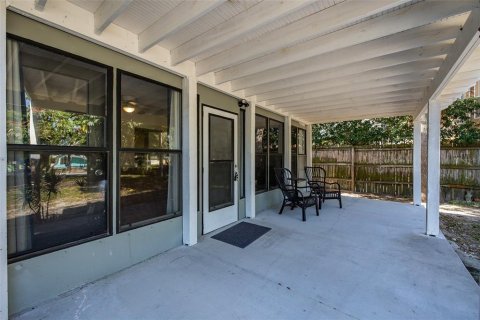House in Holiday, Florida 2 bedrooms, 181.72 sq.m. № 2424255 - photo 12