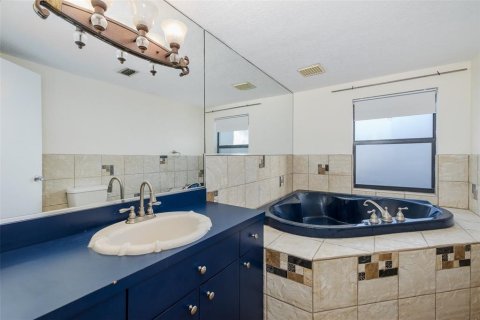 House in Holiday, Florida 2 bedrooms, 181.72 sq.m. № 2424255 - photo 24